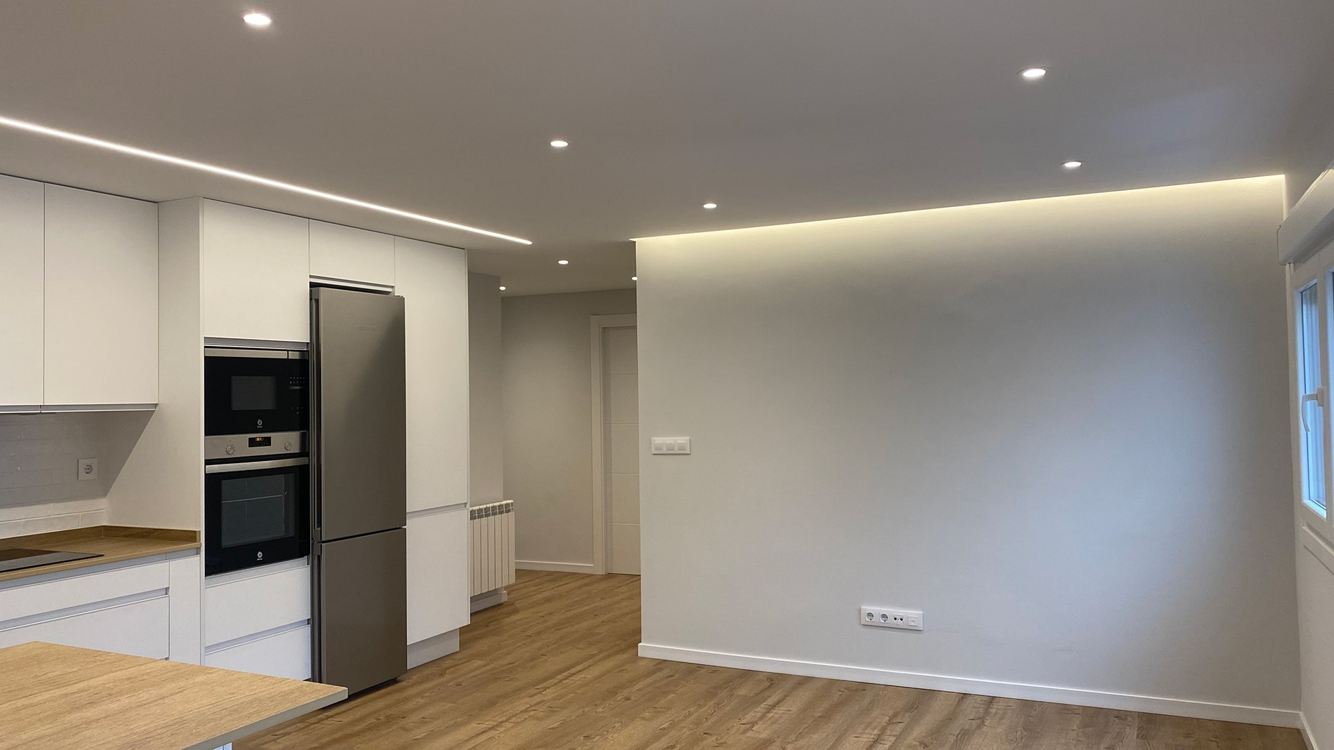 Unión de cocina y salón en Coruña - Foto 3
