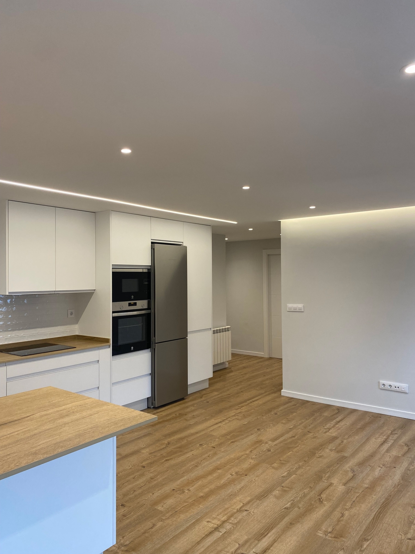 Unión de cocina y salón en Coruña - Foto 7