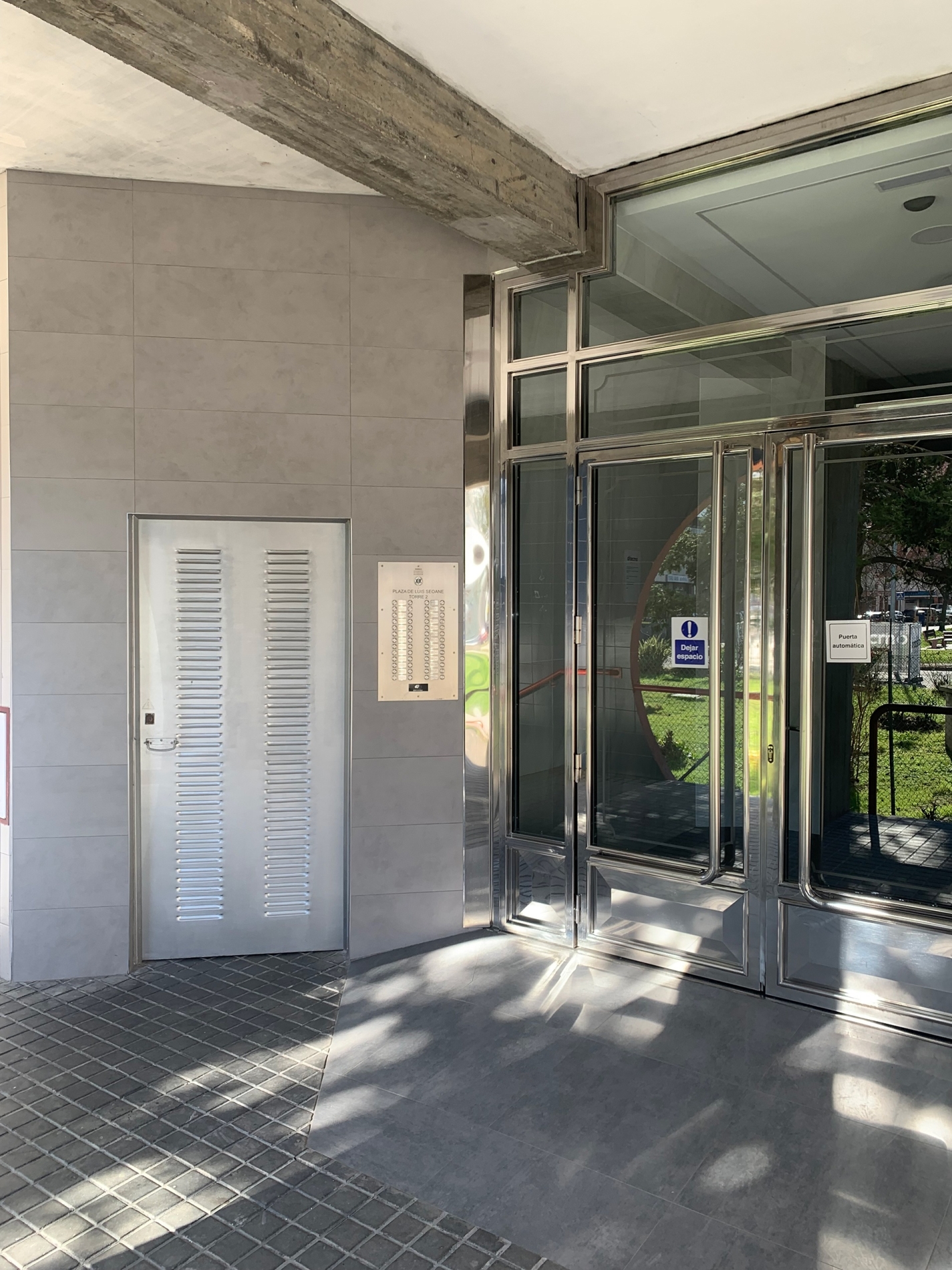 Reforma de portal en Elviña (Coruña) - Foto 6